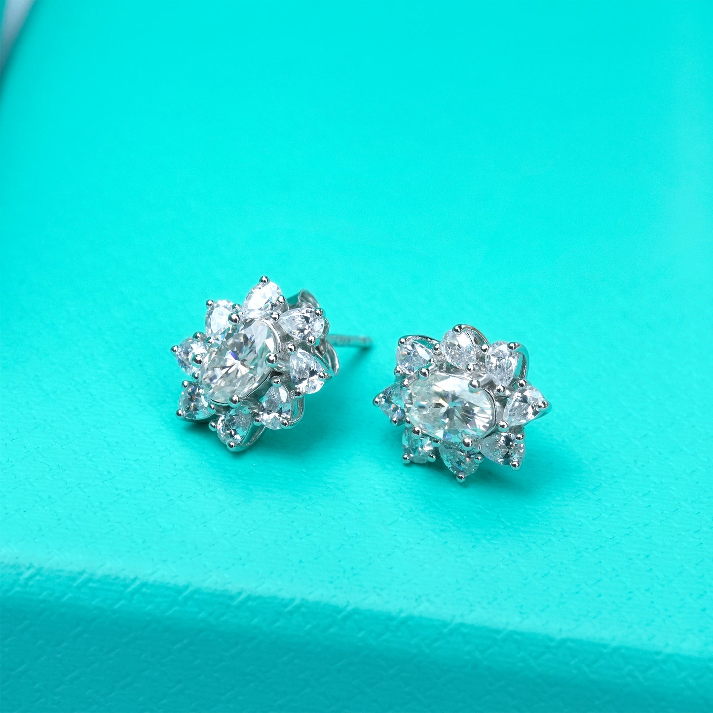 Sunflower Oval Shaped 0.5ct*2 Moissanite Stud Earrings